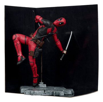 Deadpool Gold Label Deadpool & Wolverine Marvel Studios 1/10 Figurka 17 cm