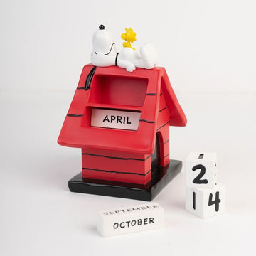 Snoopy Doghouse 3D Perpetual Calendar Figurka 16 cm