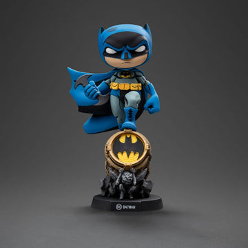 Batman on Bat-Signal Blue Variant DC Mini Co. Figurka 15 cm