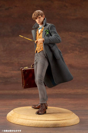 Newt Scamander Fantastic Beasts 2 ARTFX+ 1/10 Figurka 18 cm